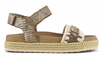 El lado c&oacute;modo (y no tanto) de las sandalias Mou outlet